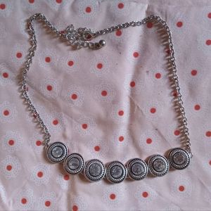 Contemporary Silver necklace with circular pattern